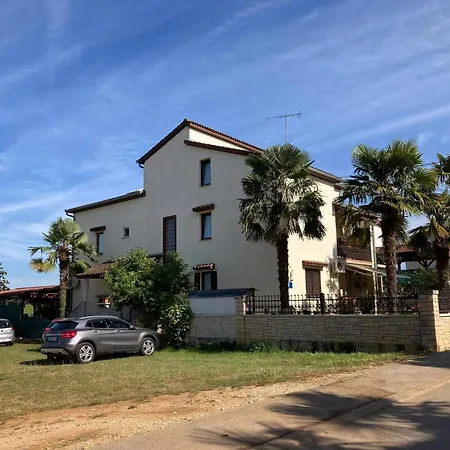Apartment Mit Terrasse