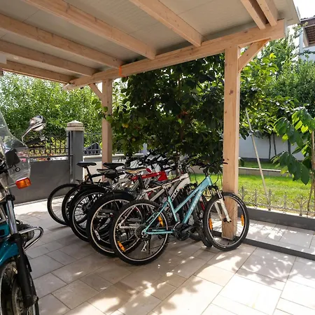 Mit Terrasse