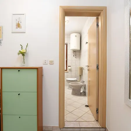 Apartment Mit Terrasse Funtana