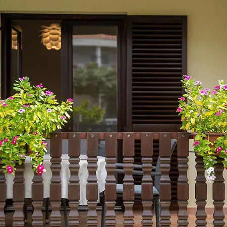 Apartment Mit Terrasse *