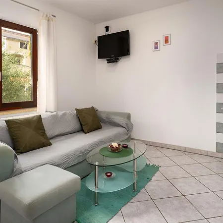 Mit Terrasse